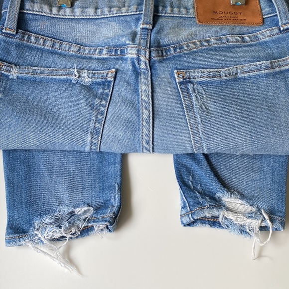 Moussy Skinny Low Rise Light Wash Fading Detail Rip & Distress Blue Denim Jeans - Picture 15 of 16